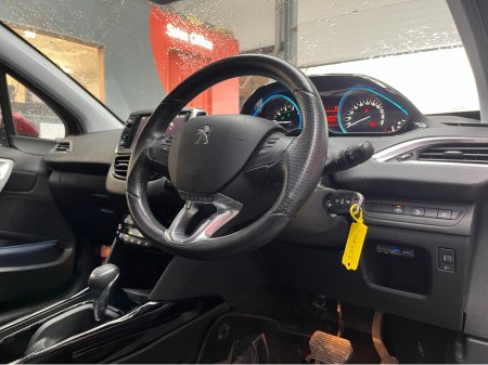 2017 Peugeot 2008 €12950! 2017 PEUGEOT 2008 CROSS CITY 1.2 AUTOMATIC €12,950 thumbnail