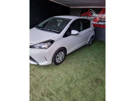 2014 Toyota Vitz - thumbnail 3