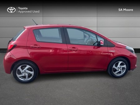 2016 Toyota Yaris - thumbnail 3