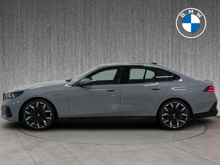 2026 BMW 5 Series - thumbnail 3