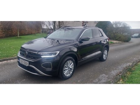 2023 Volkswagen T-Roc - thumbnail 1