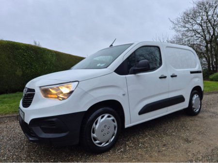 2022 Opel Combo Low mileage! €12,450 thumbnail