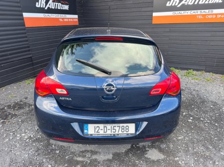 2012 Opel Astra - thumbnail 5