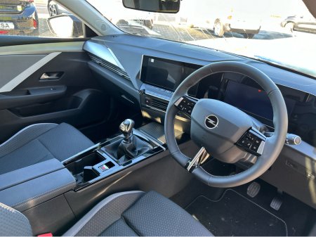 2026 Opel Astra 1.2 Turbo 110hp S/S6-speed manual €32,800 thumbnail