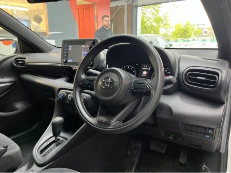 2020 Toyota Yaris - thumbnail 8