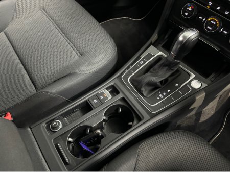 2019 Volkswagen Golf *VOLKSWAGEN GOLF* *DSG* *LOW MILEAGE* *PRONAV WIDE SCREEN* *AUTO LIGHTS* *DLA* *DIGITAL DASH* *REVERSE CAMERA* **FINANCE AVAILABLE* *TRADE INS WELCOME* €19,950 thumbnail