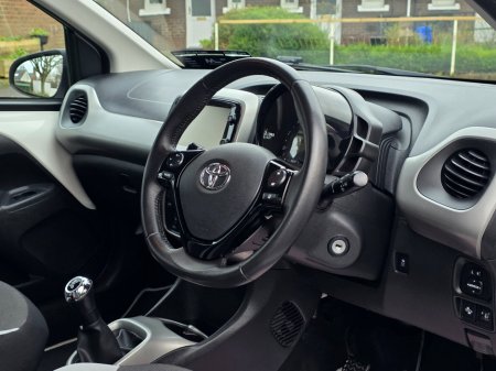 2017 Toyota Aygo 1.0 VVT-i x-play+ €8,450 thumbnail