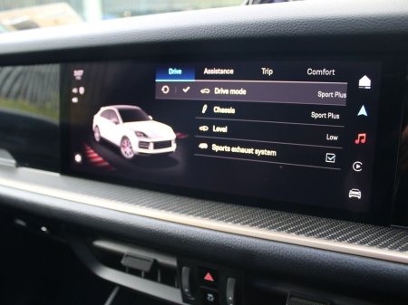 2024 Porsche Cayenne E-Hybrid Coupe €105,000 thumbnail