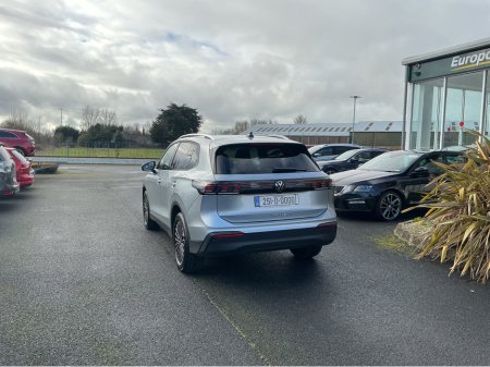 2025 Volkswagen Tiguan - thumbnail 6