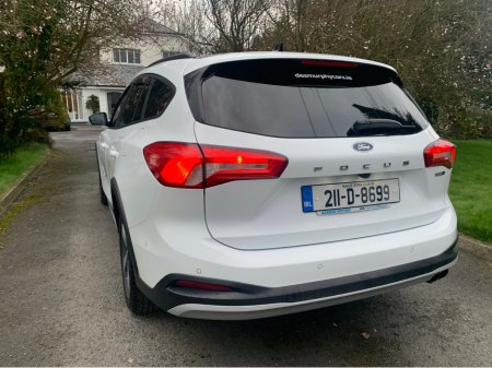 2021 Ford Focus - thumbnail 6