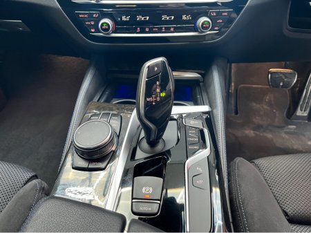 2018 BMW 5 Series 2018 523D M-SPORT 2.0 AUTOMATIC / CRUISE CONTROL / 360° PARKING CAMERA / ELECTRIC MEMORY SEATS / PADDLE SHIFTERS thumbnail