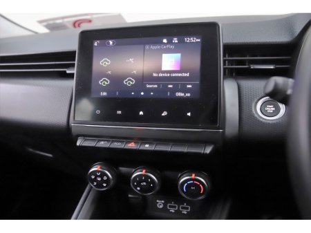 2022 Renault Clio 1.0 TCE ICONIC 90BHP 6SPD *SAT NAV*REAR PARK SENSORS* €16,490 thumbnail