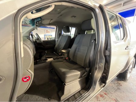 2015 Nissan Navara - thumbnail 10