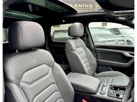 2025 Volkswagen Touareg - thumbnail 17