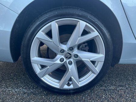 2024 Skoda Superb SELECTION 2.0 TDI 150HP DSG €45,995 thumbnail