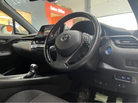2019 Toyota C-HR €19950 2019 TOYOTA C-HR S LED PACKAGE 1.8 AUTOMATIC / CRUISE CONTROL AND MORE €19,950 thumbnail