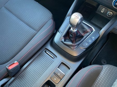 2020 Ford Focus - thumbnail 16