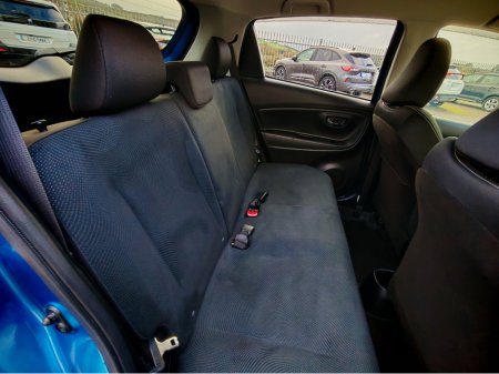 2017 Toyota Yaris - thumbnail 11