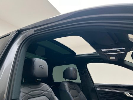 2025 Volkswagen Touareg - thumbnail 12