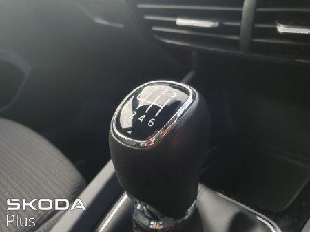 2024 Skoda Octavia Ambition 2.0TDi 150HP - Tiny Mileage 2 Year Warranty €33,995 thumbnail