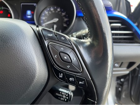 2018 Toyota C-HR DYNAMIC AUTOMATIC HYBRID 1.8 PETROL //MASSIVE SPEC//JBL SOUND SYSTEM//SAT NAV//FULL LEATHER HEATED SEATS//REVERSE CAMERA// €18,950 thumbnail