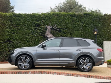 2025 Volkswagen Touareg - thumbnail 4