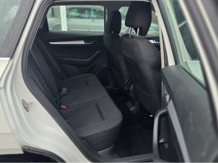 2018 Skoda Karoq AMBITION 1.6 TDI 116HP 4 4DR €14,990 thumbnail