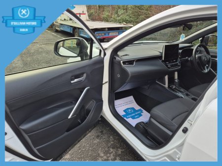 2023 Toyota Corolla CROSS LUNA 1.8 4DR AUTO €29,499 thumbnail