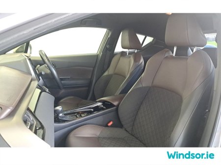 2017 Toyota C-HR HYBRID AUTO €17,995 thumbnail