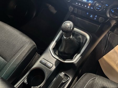 2022 Toyota Hilux 2.4 SR5 DOUBLE CAB 4DR €38,500 thumbnail
