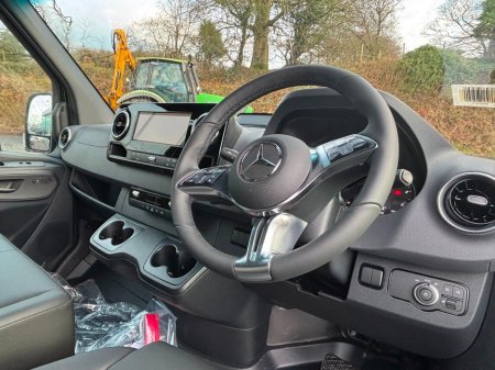 2026 Mercedes-Benz Sprinter 319 MWB HIGH ROOF SELECT AUTO 190BHP thumbnail