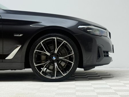 2023 BMW 5 Series - thumbnail 9