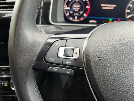 2020 Volkswagen Golf MEISTER HIGHLINE AUTOMATIC 2.0 DIESEL //MASSIVE SPEC//FULL LEATHER HEATED SEATS//DYNAUDIO SOUND SYSTEM//ELECTRIC MEMORY DRIVERS SEAT//REVERSE CAMERA// €21,950 thumbnail