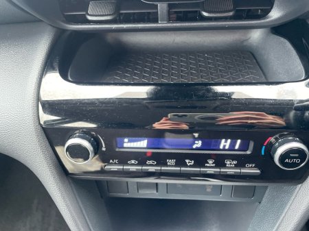 2025 Toyota Yaris Cross 1.5 Hybrid Luna thumbnail