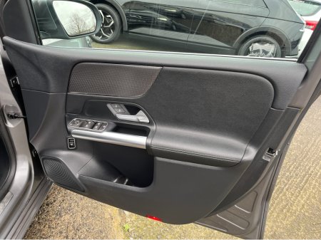 2019 Mercedes-Benz B Class B180 SPORT AUTOMATIC 1.3 PETROL //LOW MILES//HALF LEATHER SEATS//SAT NAV//REVERSE CAMERA// €20,950 thumbnail