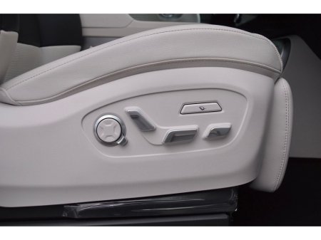 2025 Hyundai Ioniq 9 RWD standard (Long Range) Platinum €73,995 thumbnail