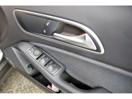 2017 Mercedes-Benz GLA Class GLA 180 *HALF LEATHER*REVERSE CAM*PARK SENSORS* thumbnail