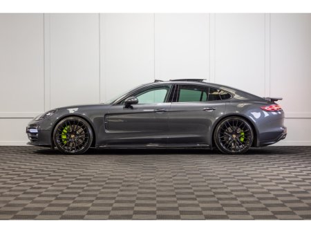 2018 Porsche Panamera - view 3