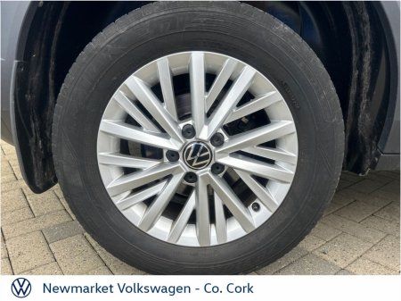 2024 Volkswagen T-Roc - view 2