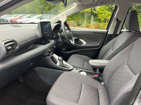 2025 Toyota Yaris Yaris Hybrid 115 Luna €27,450 thumbnail