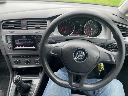 2013 Volkswagen Golf - view 2