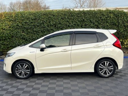 2016 Honda Fit SPORT 1.5 HYBIRD AUTO // REVERSE CAMERA // DIAMOND CUT ALLOYS // DIGITAL CLIMATE CONTROL €10,900 thumbnail
