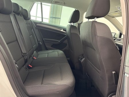 2019 Volkswagen Golf COMFORTLINE**TOUCHSCREEN MEDIA**APPLE CAR PLAY**REVERSE CAMERA**PARKING SENSORS**MULTIFUNCTIONAL STEERING WHEEL**CRUSIE CONTROL**DUAL CLIMATE**CLOTH SEATS**ELECTRIC WINDOWS**AIRCONDITIONING**ISOFIX** €19,495 thumbnail