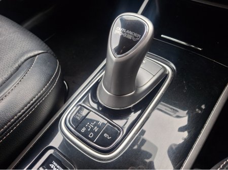 2019 Mitsubishi Outlander 2.4 JURO PHEV 4WD 20 2.0 200BHP 5DR €17,950 thumbnail