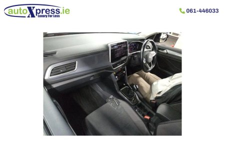 2023 Volkswagen T-Roc - thumbnail 2