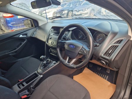 2016 Ford Focus - thumbnail 11