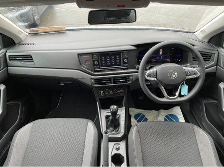 2022 Volkswagen Polo 1.0 MPI 5SPEED 80HP 5DR LOW KMS! AS NEW! €18,995 thumbnail