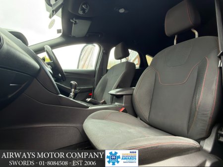 2018 Ford Focus - thumbnail 15