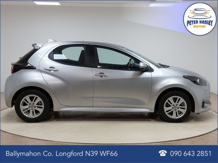 2024 Toyota Yaris Yaris Hybrid Luna €23,950 thumbnail