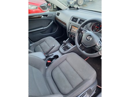 2015 Volkswagen Jetta CL 2.0 TDI MANUAL 5SPEED 110HP 4DR €9,995 thumbnail